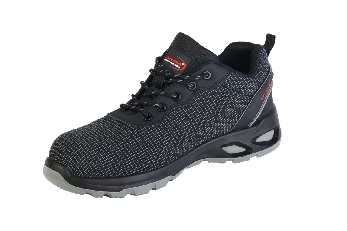 A30-PANTHER Black PUtek Lightweight Safety Trainer S3S FO SR